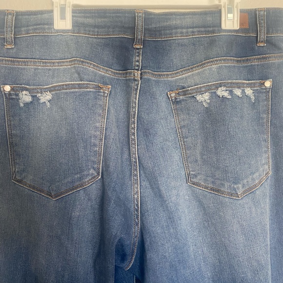 Judy Blue Distressed Slim Fit Jeans - Picture 4 of 7